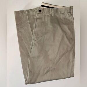 Brooks Brothers mens Hudson Advantage Chino flat front khaki pants size W37, L30